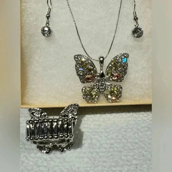 - butterfly jewlery set of 3 NEW - Picture 2 of 3